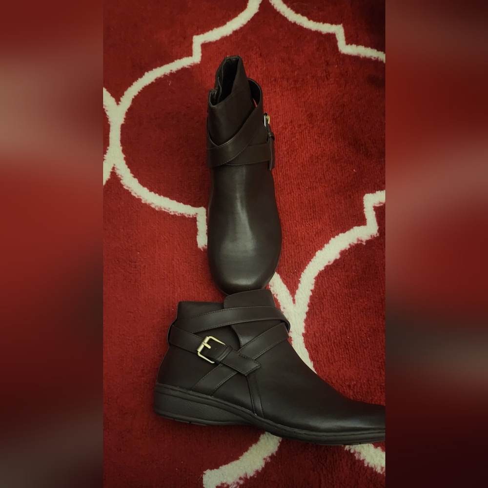 Comfortview Women's Brown Ankle Zip Boot